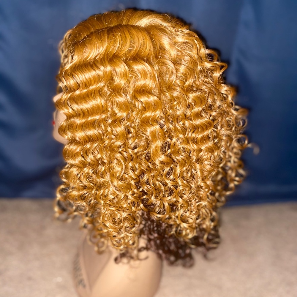 Wigs - Picture 3 of 4